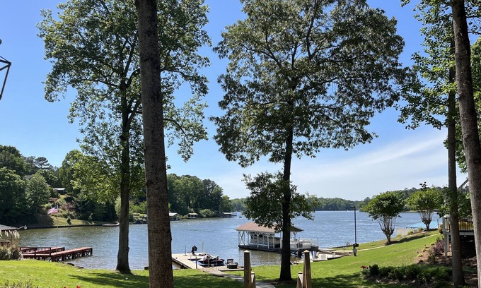 Monticello Casa | 4 Bedroom Lake Home with Amazing View and Hot Tub Access