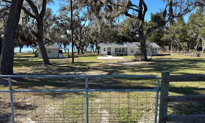 Clermont Casa | 4-bedroom Lake House in fabulous Clermont, Florida on Lake Nellie