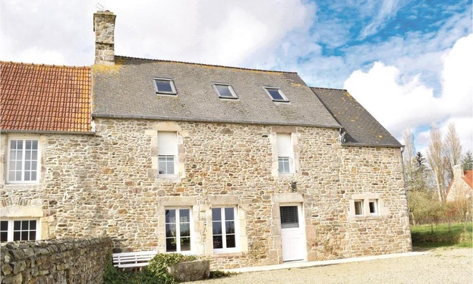 Quettehou Casa | 4 Bedroom Lovely Home In Quettehou