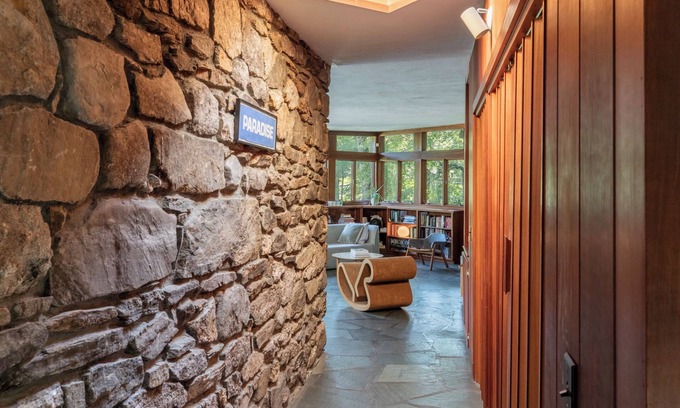 Falmouth Casa | 4-bedroom Mid Century Modern Home