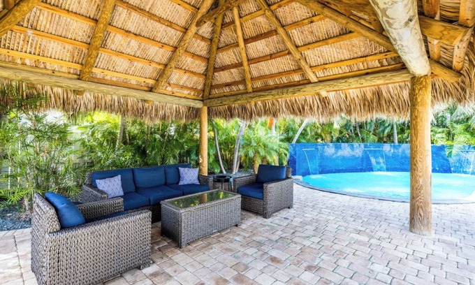 White St. Gallery Villa | 4-bedroom Modern Villa w/ Guest House and resort style pool in serene Key West