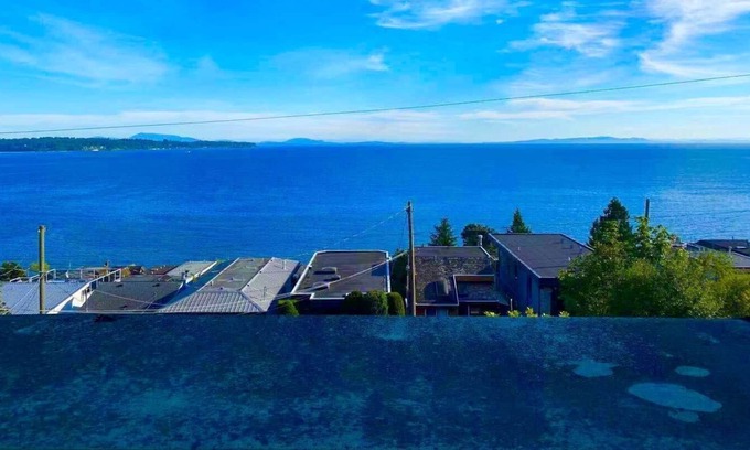 White Rock Casa | 4 bedroom Panoramic Ocean View House