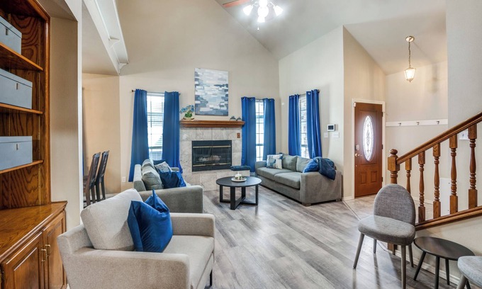 Irving Casa | 4 Bedroom & Pool: Great Irving Location close to attractions