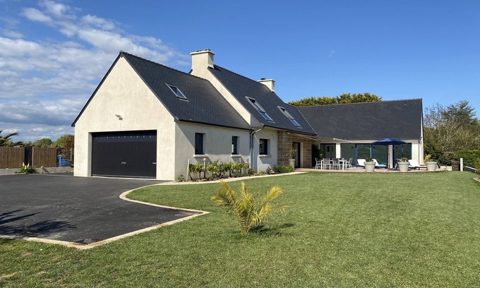 Clohars-Carnoet Casa | 4 bedroom private vacation home in clohars-carnoã "t