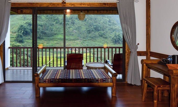 Lao Cai Complejo | 4-bedroom resort in terrific Lao Cai with WiFi, AC