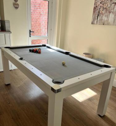 Mumbles Casa | 4 bedroom, sleeps 8, 30 seconds from beach, games table