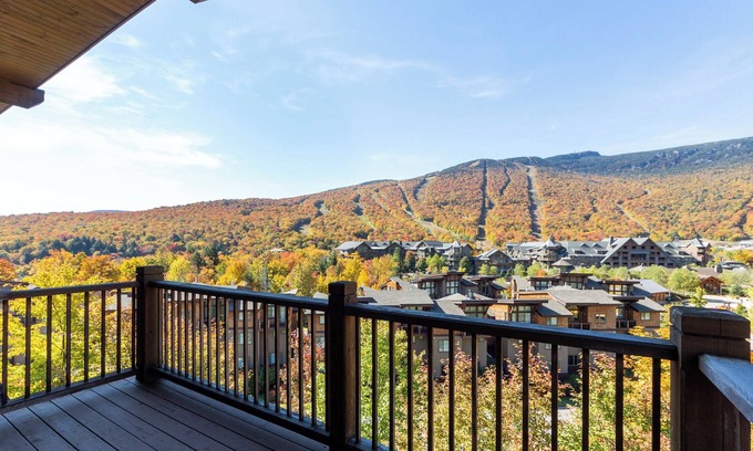 Spruce Peak Cabina | 4 Bedroom Spruce Peak Mt Cabin "StoweGlobe" Steps to the lifts with FULL Mountain Views.