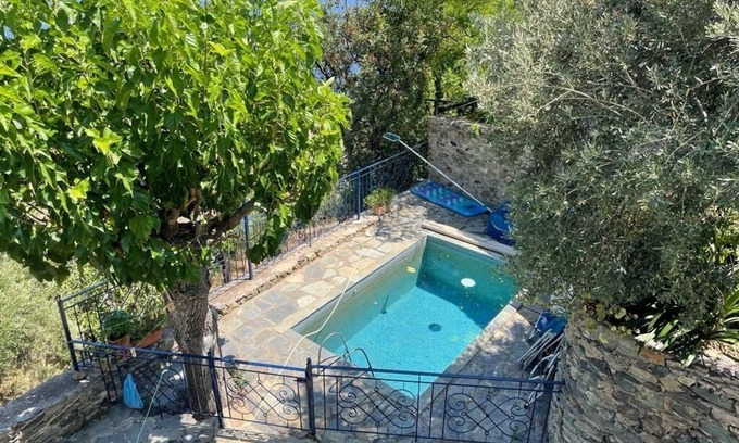 Livadi Casa | Villa de piedra de 4 dormitorios con piscina y vistas al mar en el Peloponeso, Grecia