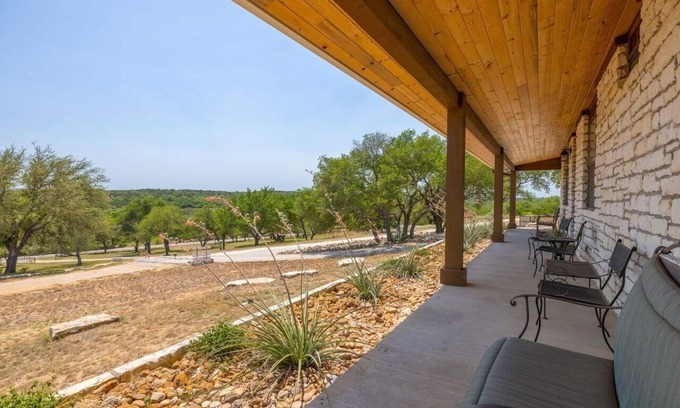 Round Mountain Casa | 4-bedroom vacation home just 15-minute walk to Hamilton Pool Preserve