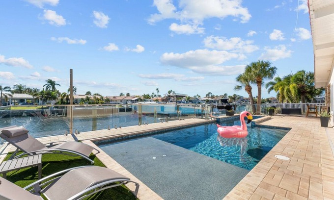 Gulf Harbors Casa | 4 Bedroom Waterfront Pool Home near charming downtown New Port Richey