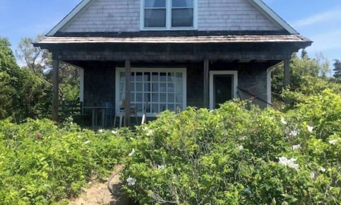 Indian Neck Heights Cabaña | 4-bedroom waterfront cottage in charming Wellfleet with WiFi
