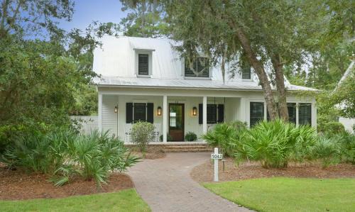 Olde Town Casa | 4 Bedroom Wilson Village Home 5042