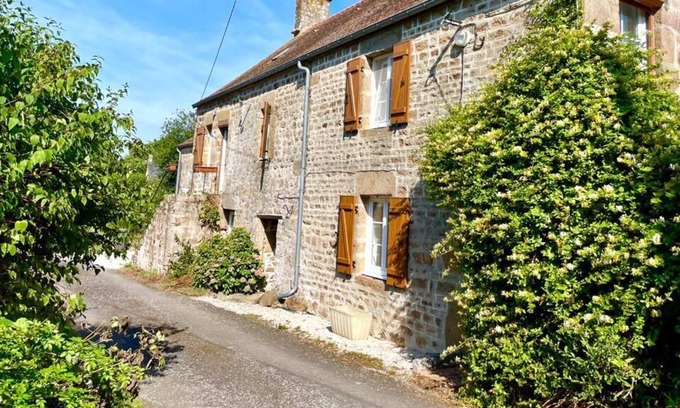 Notre-Dame-du-Rocher Casa | 4 bedroom17th century home with pool