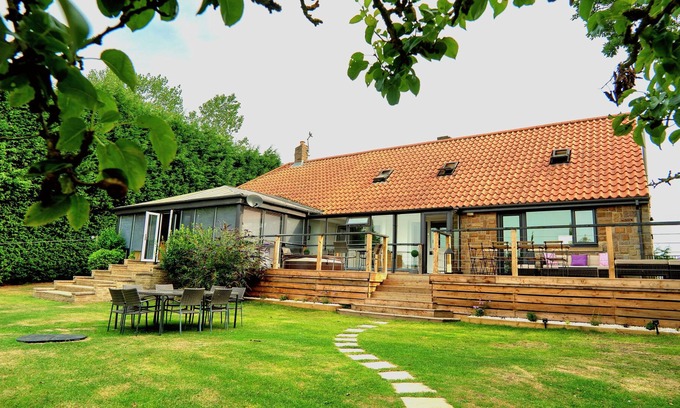 Broompark Cama Y Desayuno | 4 bedroomed Self Catering/ Guest House with amazing views, hot tub and sauna.