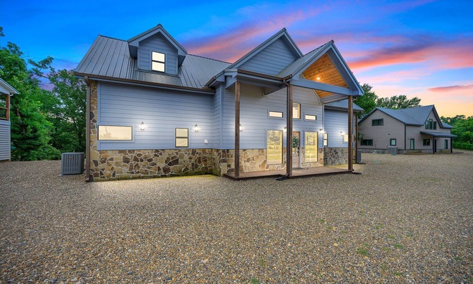 Golden Cabina | 4 Bedrooms | 12 Guest | 3.5 Baths