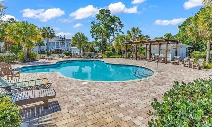 Pawleys Island Condominio | 4 Bedrooms, 3 Full Baths, Pawleys Island Condo: 2-minute drive to private beach