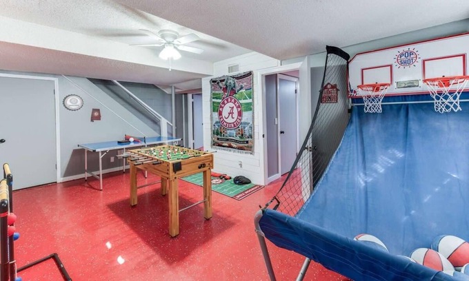 Northport Casa | 4 Bedrooms! Ping Pong, Basket Ball, Games, Large Covered Deck, Crimson House