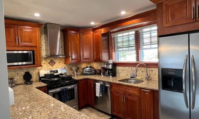 Union Casa | 4 beds 1.5 bath 10 minutes from EWR, 35 min to NYC