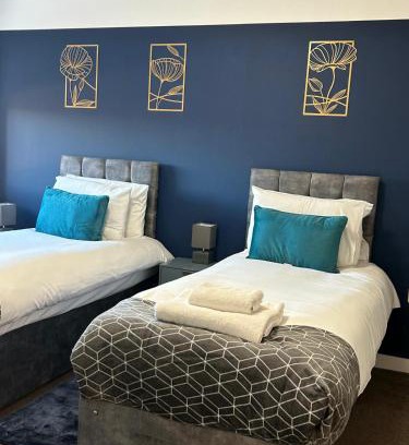 Basingstoke Apartamento | 4 Beds 2 Bath Lift Refurbished Monthly Discounts