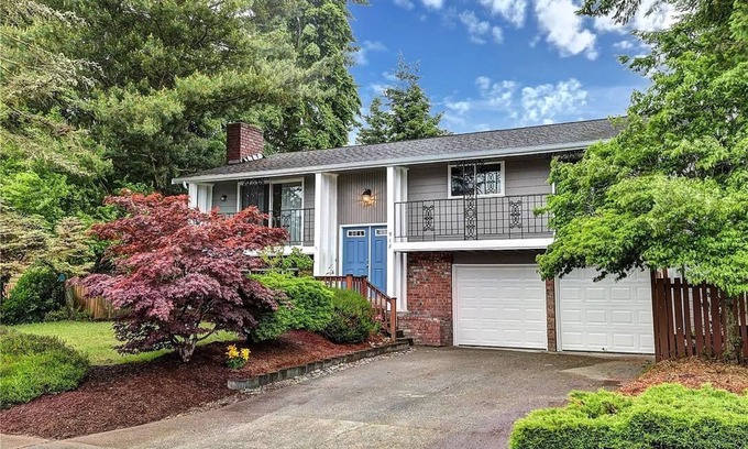 Everett Casa | 4 Beds in Northern Seattle with a Backyard Playground