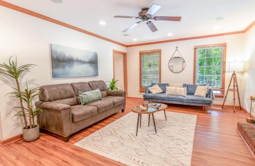 Cary Casa | 4 Beds ,King Bed, Tvs, Kids essentials, office, Grill, Crib, in Bond park ,PNC Arena