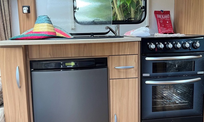 Aongatete Casa | 4 berth caravan to rent for 2 adult and 2-3 kids. 110$/ night.