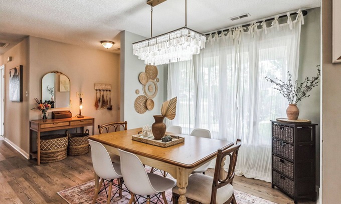 Piney Green Casa | 4 BR: 2 King Beds! 5 min from Main Gate, Sleeps 8!
