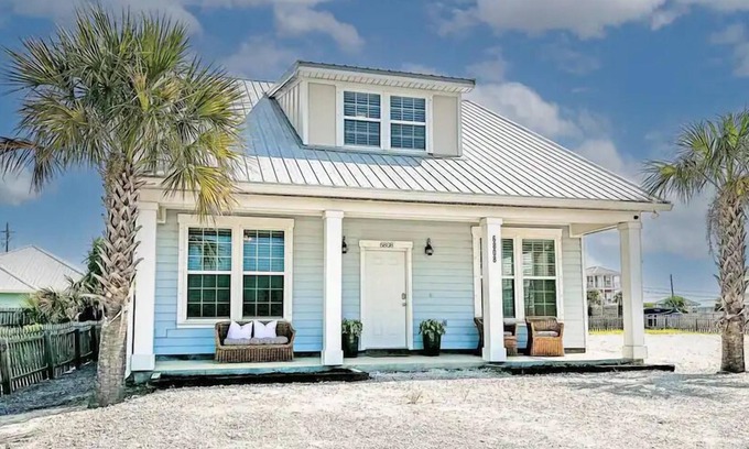 Holiday Beach Casa | 4 BR 2BA Beach House w/ POOL sleeps 12, Cross Street to Beach!