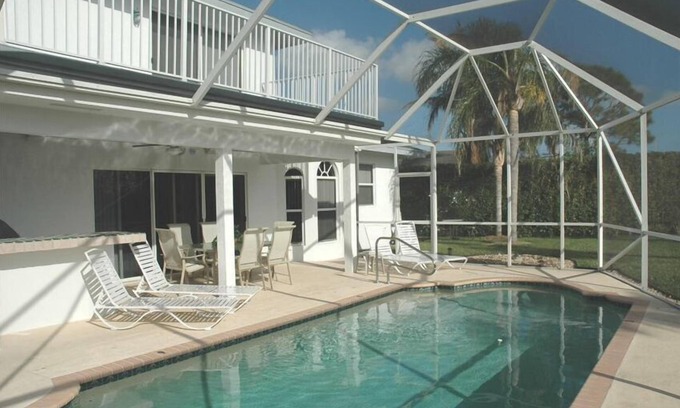 Jog Road Casa | 4 BR/3 BA Villa, Private Pool - Near Chabad