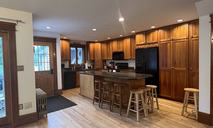 Kennebunk Casa | 4 BR/3 Full Bath, 10 Beds and 10 min. to Beaches