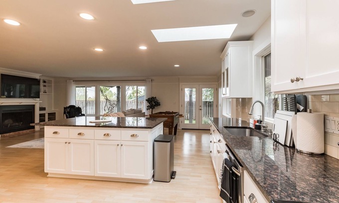 Oak Creek Casa | 4 BR/3BA House in one level at beautiful neighborhood