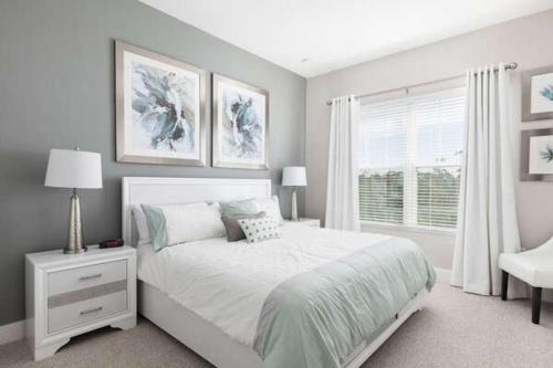 West Kissimmee Casa | 4 BR 4 BA Villa Self Check-In BBQ & Full Kitchen