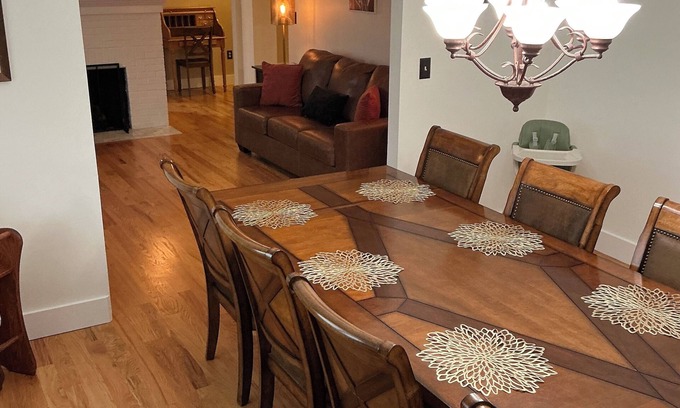 Hummelstown Casa | 4 BR 4 Bath Ranch Home with HOT TUB, 4 Miles to Hershey