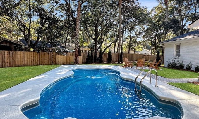 Isle of Palms Casa | 4 BR Beach House | Heated Pool | Pet Friendly