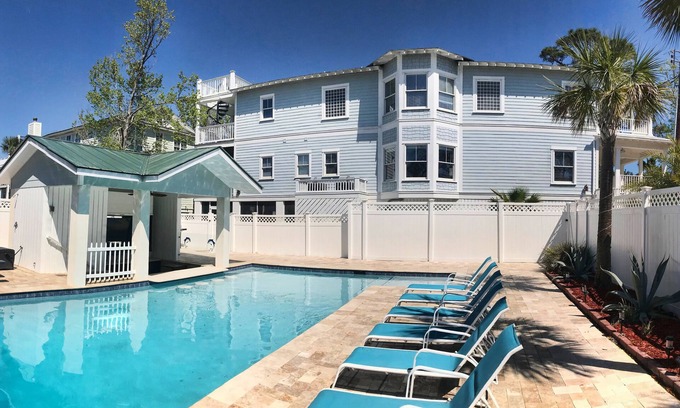 Tybee Island Casa | Hermosa casa estilo sur de 4 dormitorios con piscina privada grande (opción de calor) - North End