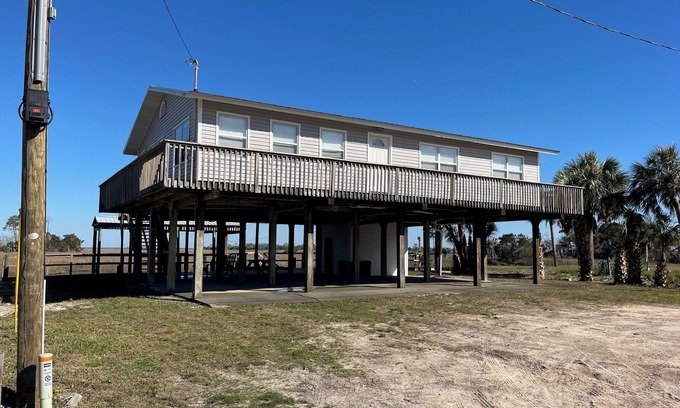 Horseshoe Beach Casa | 4 BR House in Horseshoe Beach: Your Fishing & Scalloping Adventure Starts Here
