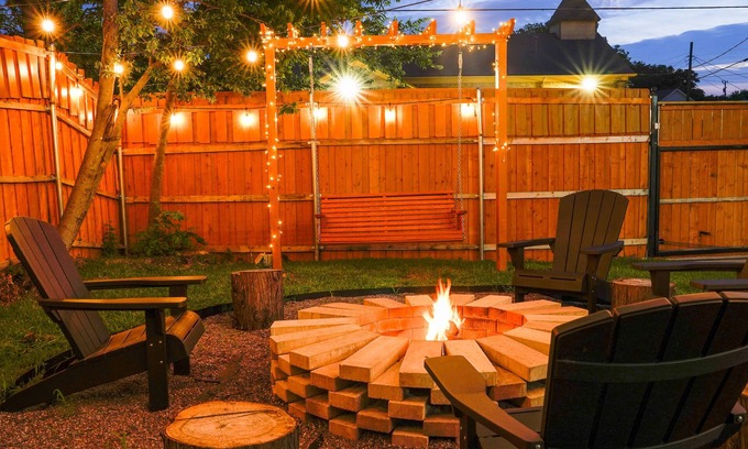 South Dallas - Fair Park Villa | 4 BR , Large Yard with HOT TUB, Fire pit,Basket ball hoop