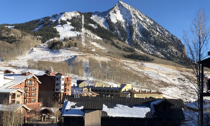 Crested Butte Condominio | 4 dormitorios, capacidad para 9 condominios de montaña con piscina y jacuzzi!