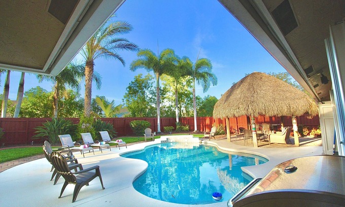 Port Saint Lucie Casa | 4 BR, Private Heated Saltwater POOL and Tiki Bar