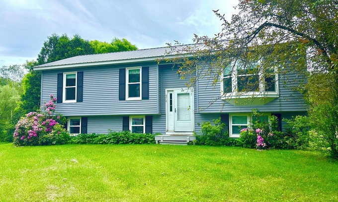 Cavendish Casa | 4 BR Ranch in Proctorsville VT-Families, couples, weddings. AC; hot tub