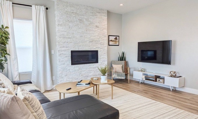 Northwest Colorado Springs Casa | 4/BR|Sleeps 10|Hot Tub|Air Hockey|Gorgeous Views!
