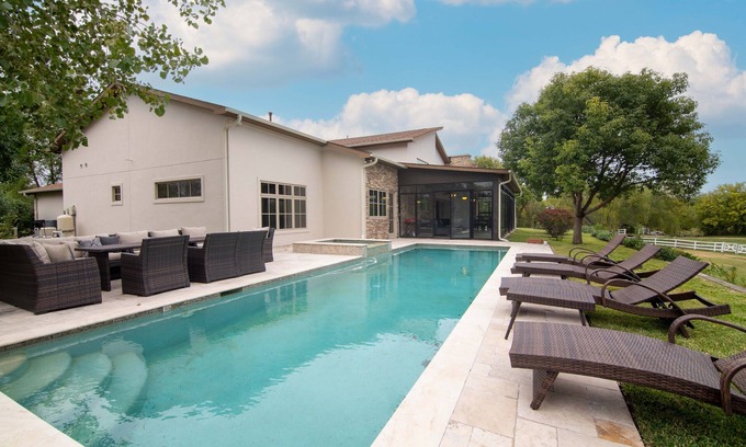 Rosenberg Villa | 4 BR Villa w/ Heated Pool & Spa , Sauna,Turkish Hammam BBQ and Huge Backyard