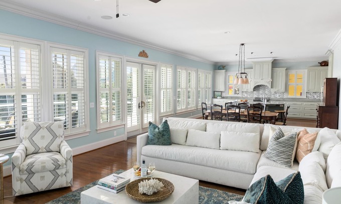 Folly Beach Casa | Casa de lujo con grandes porches y vistas al mar!