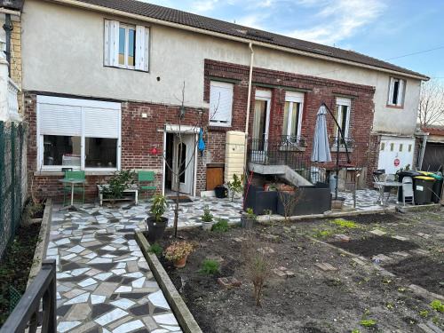 La Courneuve Casa | 4 chambres privées dans un pavillon chaleureux