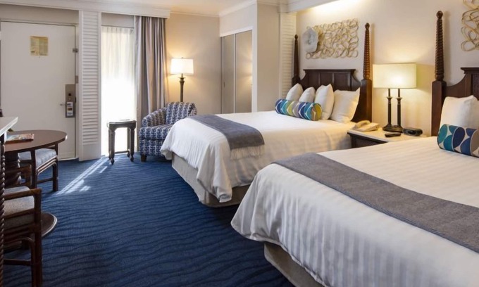 St. Pete Beach Hotel | 4 Family-Friendly Rooms, Beach Getaway, Parking and Onsite Pool!
