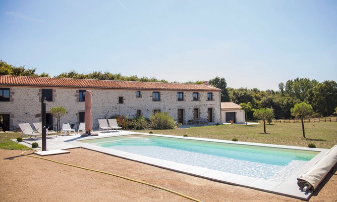 Mortagne-sur-Sevre Casa | 4* gîte 15 minutes from Puy du Fou with heated swimming pool