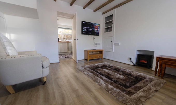 Llanybydder Cabaña | 4 Guests - Pet Friendly - Fireplace - Parking