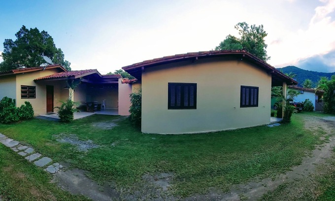 Barra do Sahy Casa | 4 casas de 2 y 3 dormitorios (sala de estar, cocina, baño, barbacoa y muebles)