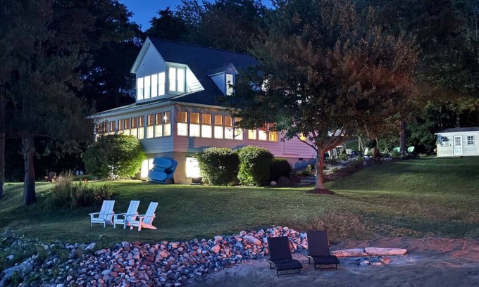Fair Haven Casa | 4 King Bed Private Beach +Pet Friendly +Pickleball