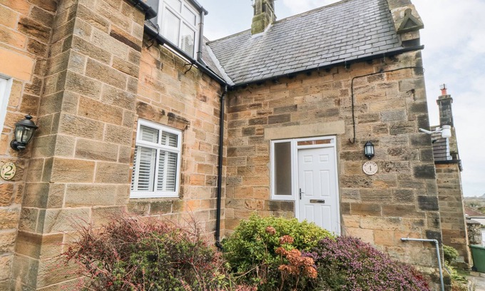 Fylingthorpe Cabaña | 4 MAYPOLE GREEN, pet friendly in Fylingthorpe